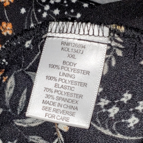 🌻 Live to be spoiled crop top. $3 if bundled (2 or more items)  Ruffled straps - Picture 2 of 4